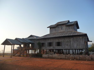 Village palaung - monastere