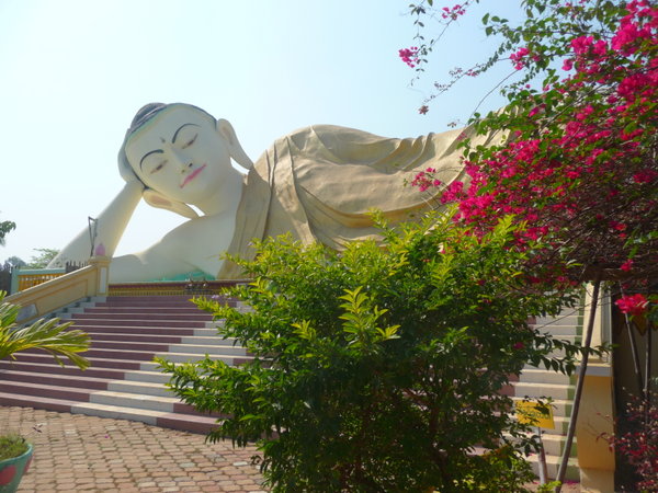 Bago - Bouddha géant couché