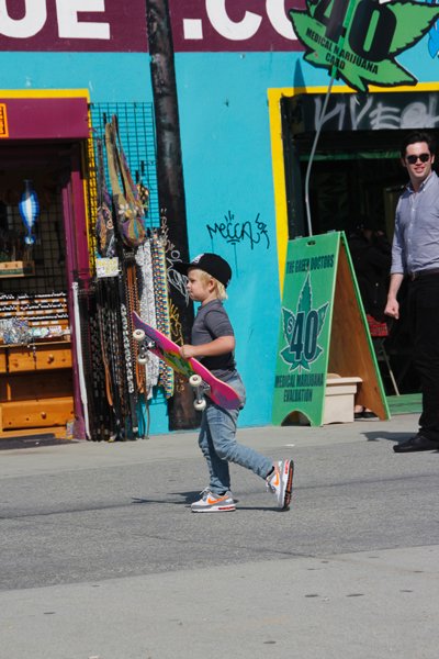 Lukas + skateboard + Venice Beach = SANT!