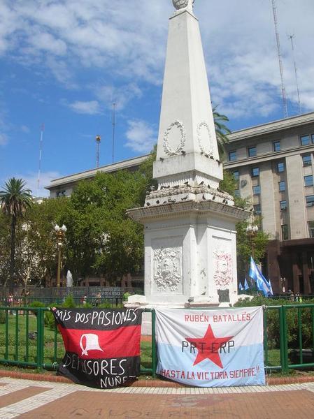 Plaza de Mayo monument