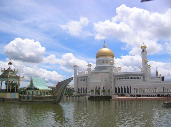 Omar Ali Saifuddien Mosque and lagoon, Brunei Darussalam