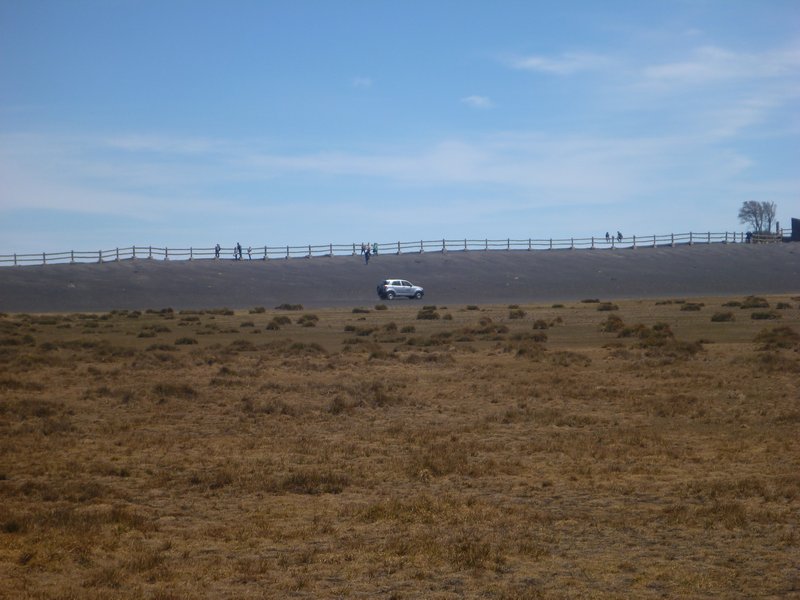 A large SUV booking across the desert. Looked like a comercial en vivo 