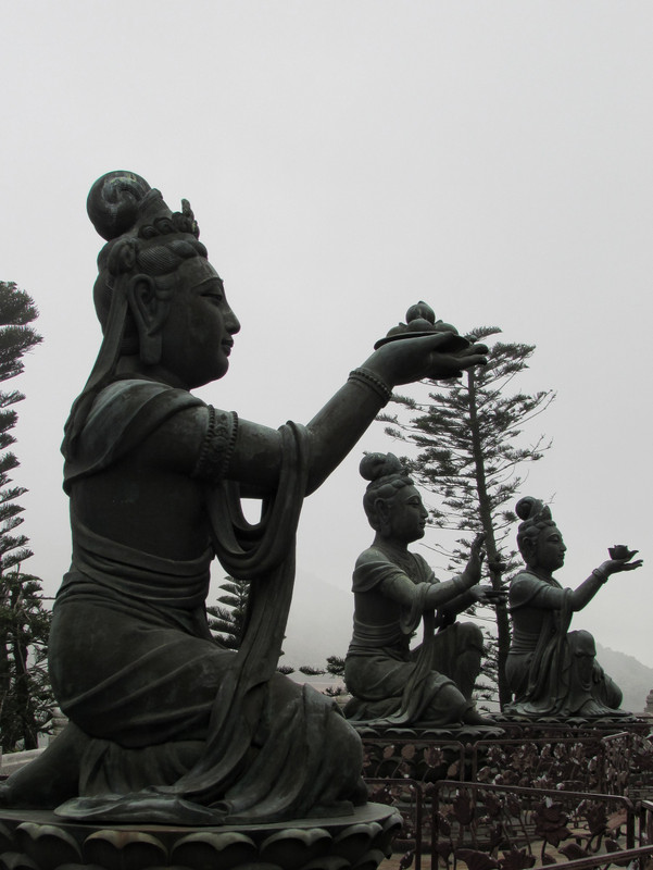 Statues at the Big Buddha