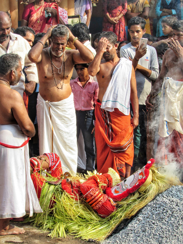 Pottan theyyam lying on the fire