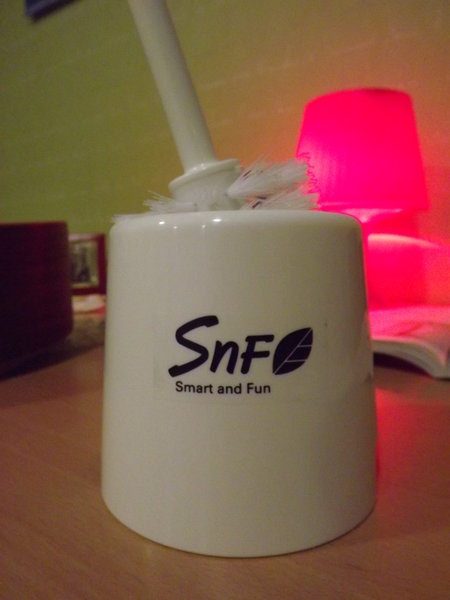 Who would have thought a toilet brush could be both smart AND fun?!