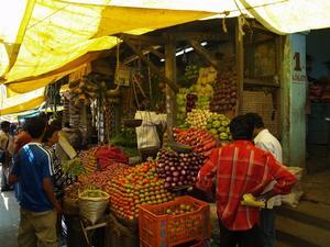 The bustle of Ooty bazaar