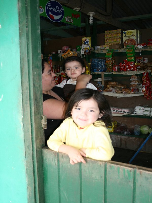 Family at the Comida, Buenos Aires, Honduras