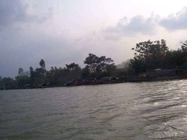 Boat houses and daily life along the perfume river
