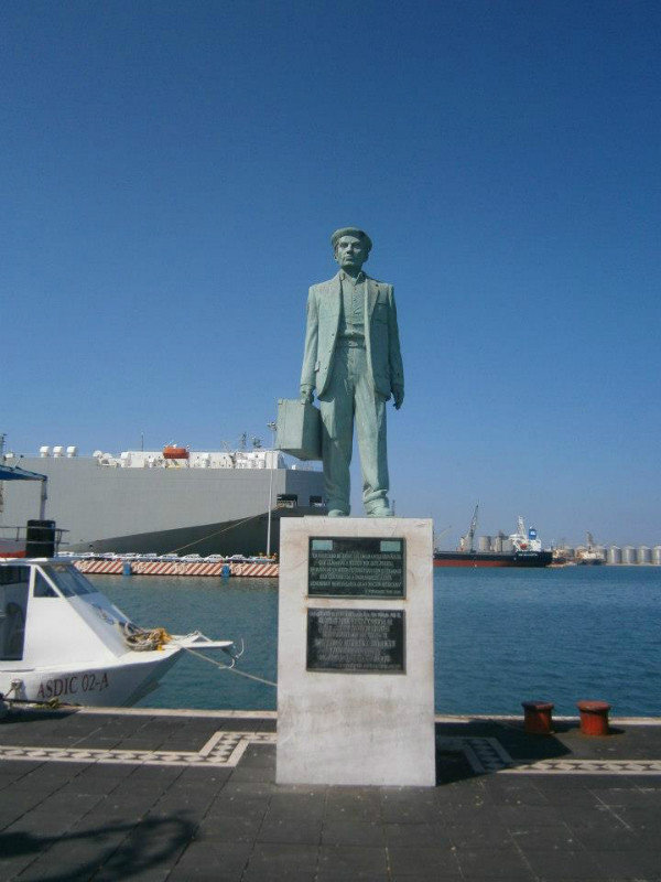 Statue About Immigration via Veracruz