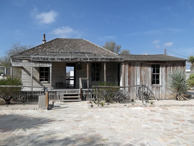 Courtroom & bar of Judge Roy Bean
