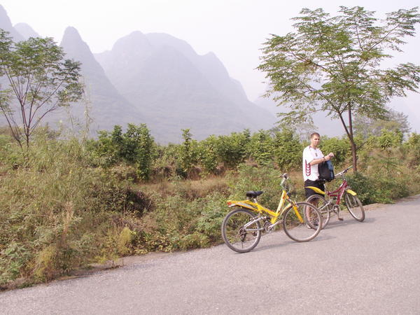 Cycling around the Yulong River