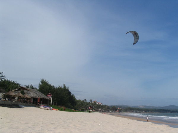 kite surfing on Mui Ne beach