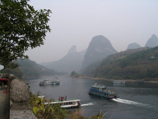 many Li river tour boats