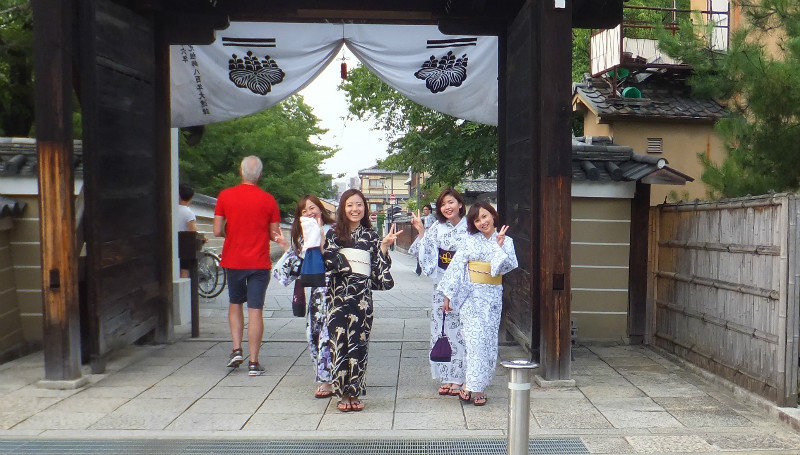 Kimono girlies