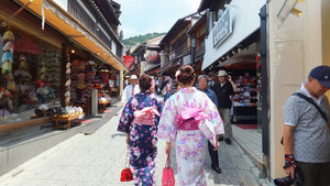 Kimonos in Ninen-zaka