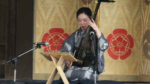 Singer at Yasaka shrine