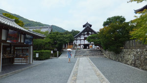 Looking back at Tenryu-ji entrance