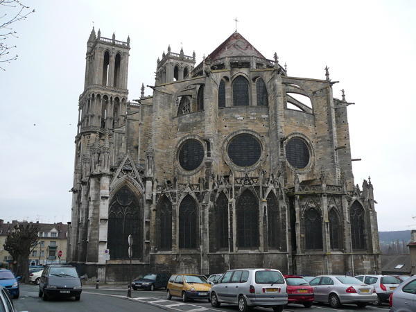 Back of the Collégiale Notre-Dame