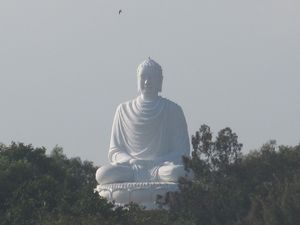Buddha de 79 pieds, à la pagode Long Son!