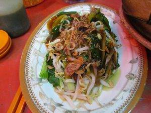 salade de bok choy accompagnant le chicken rice