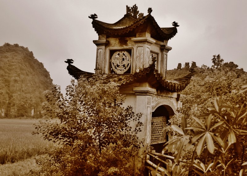 Mua Cave Pagoda