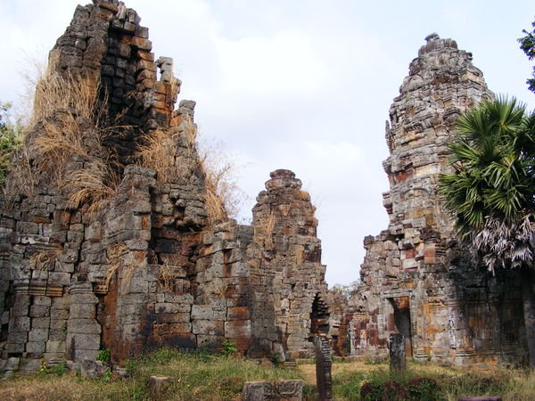 Crumbly temple near Battambang