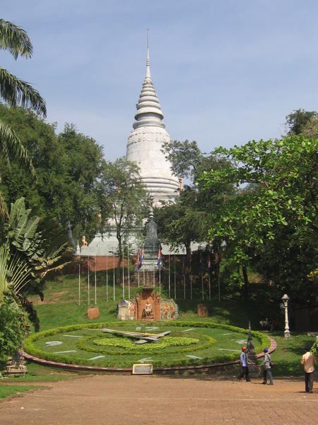 Wat Phnom, the heart of the city