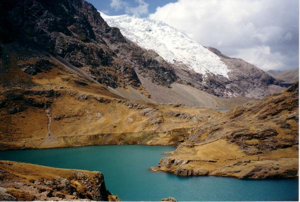 Spectacular turquoise lake (Ausangatecocha) 