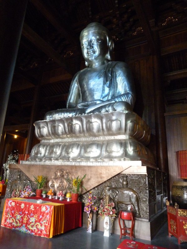 Jing'an Temple - Seated Buddha 2