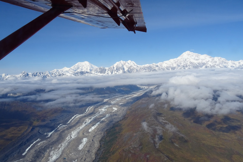 De Alaska Range, Mount Denali rechts