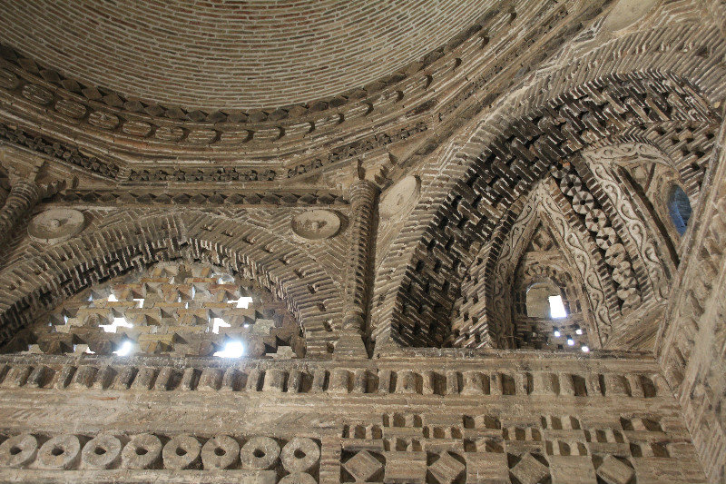 Binnen in het Ismail Samani mausoleum 