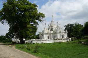 Witte stupa in Inwa