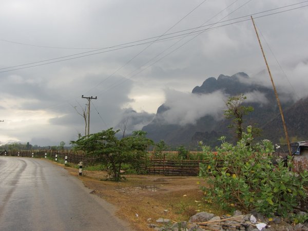 Cloudy mountains around Kong Lor