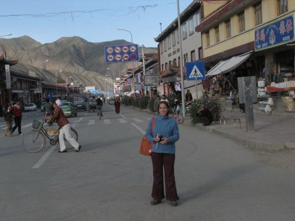 Xiahe main street