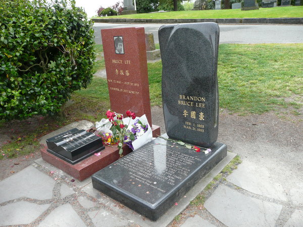 Bruce Lee and Brandon Lee's graves.