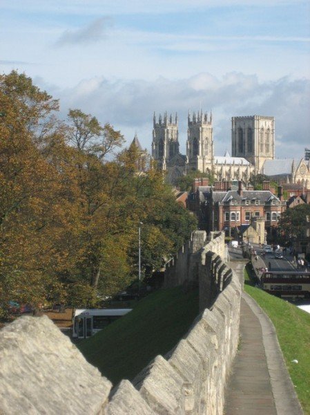 The wall snaking towards the Minster