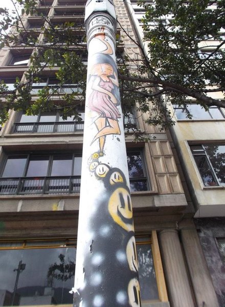 They have cool lamp-posts in Bogota