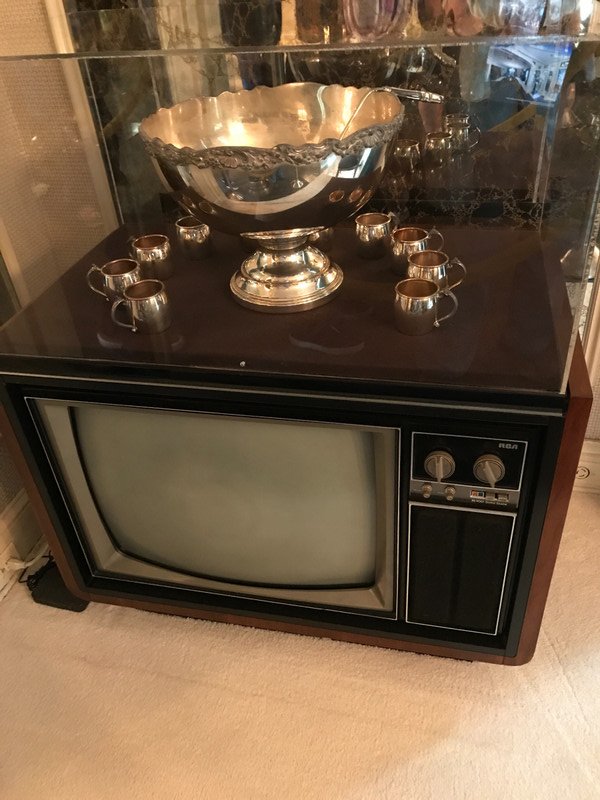 Elvis' TV in the dining room!