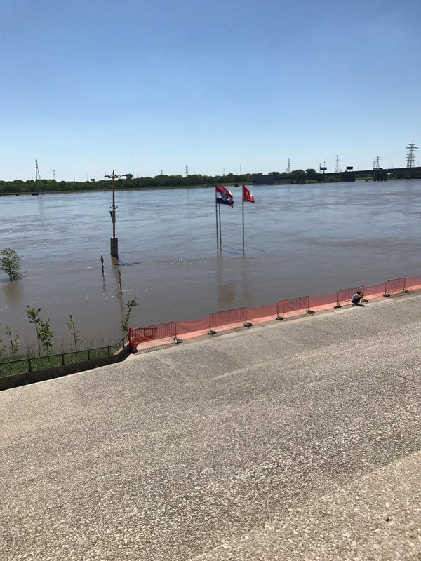 Mississippi flood waters at Arch