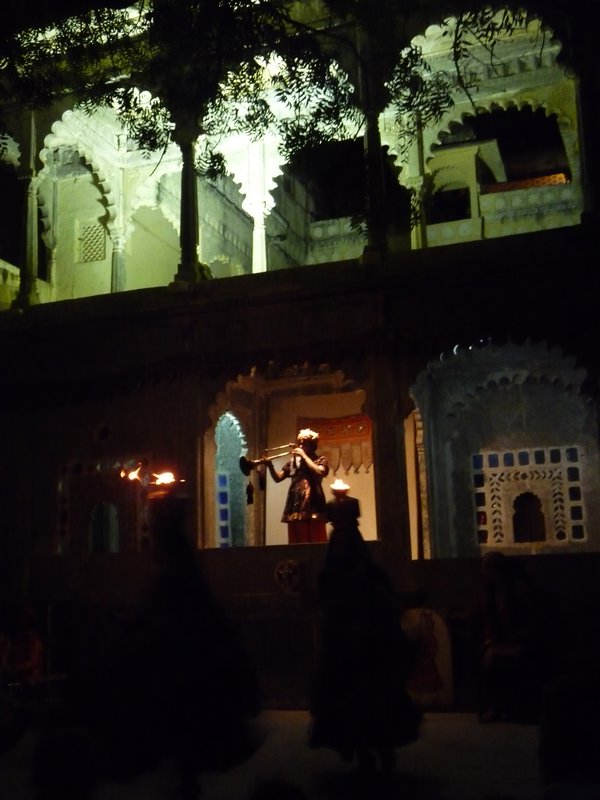 Udaipur-spectacle folklorique