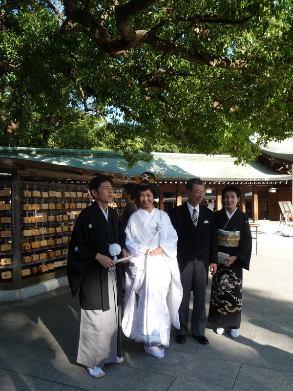 Tokyo-mariage dans un sanctuaire