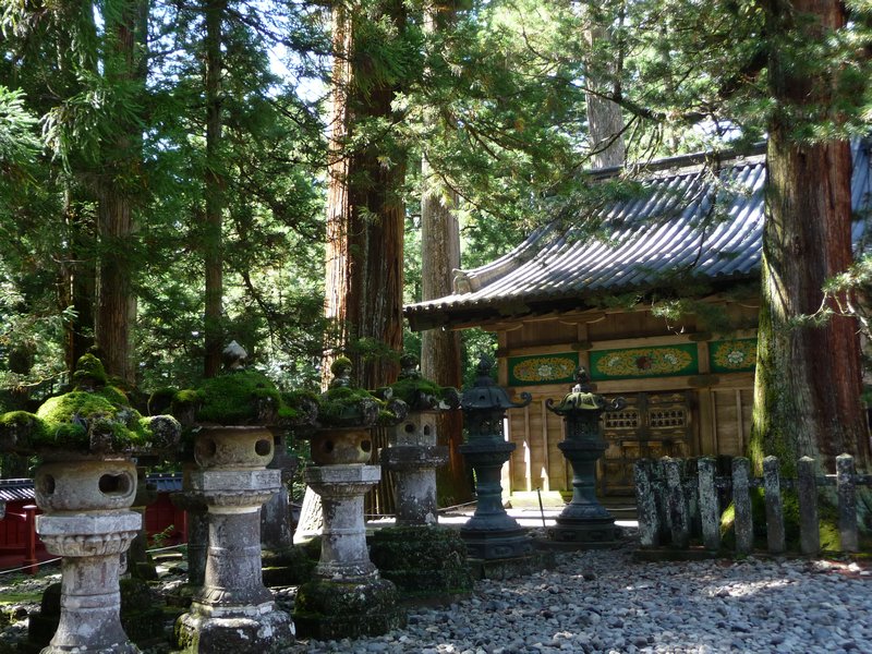 Nikko, temple et lanternes