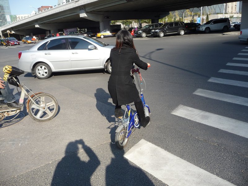 Beijing, tout petit vélo pliable. Il y en a beaucoup!