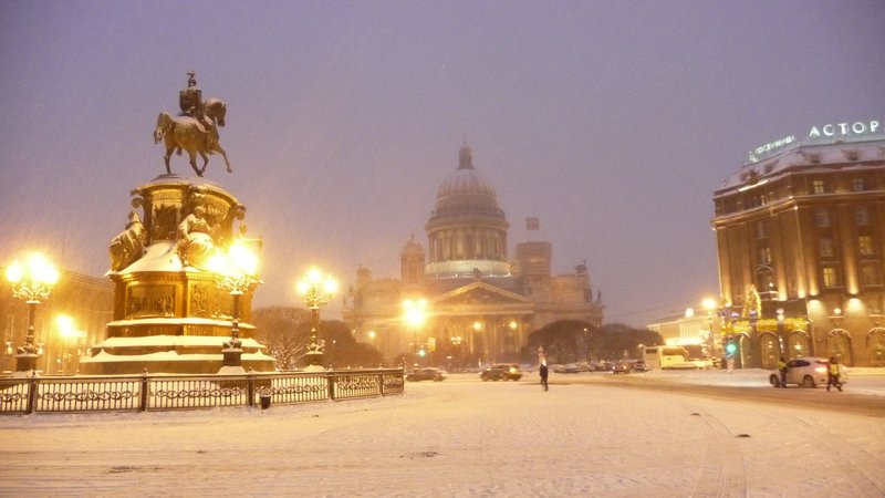 Grande place typique de St-Petersbourg
