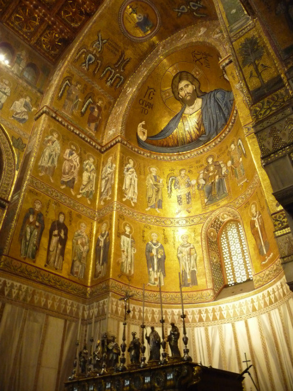 Intérieur en mosaïques de la cathédrale de Monreal