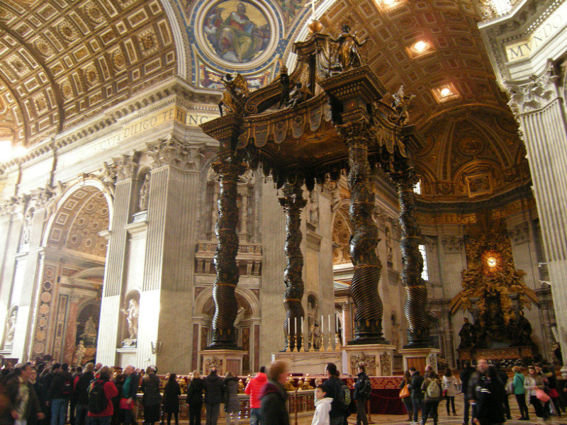 L'autel, au-dessus de la tombe de St-Pierre