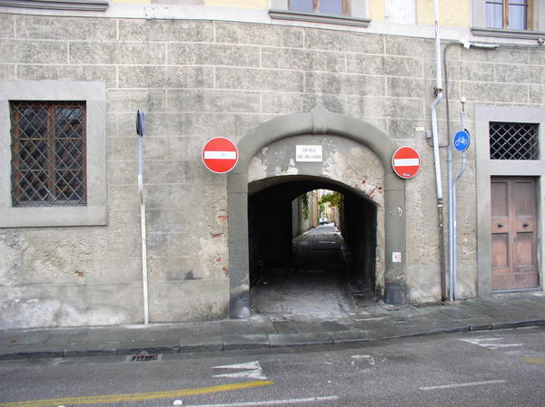 Narrow arches and streets