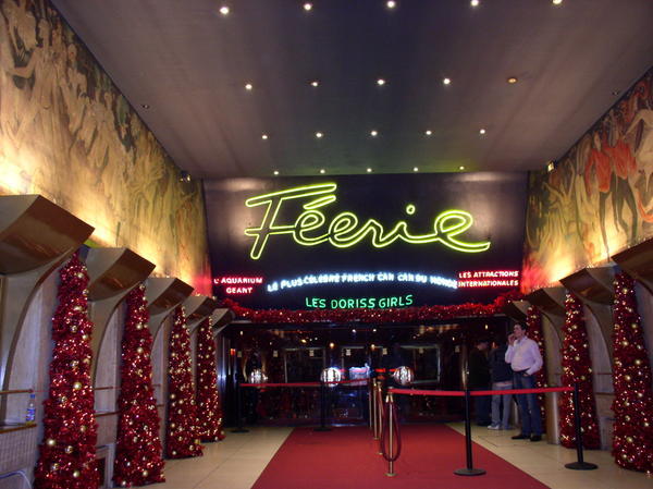 Le Moulin Rouge entrance