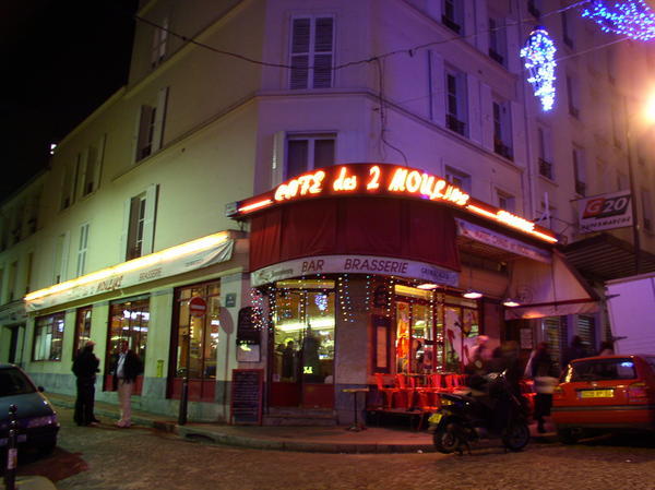Cafe des 2 Moulins!!
