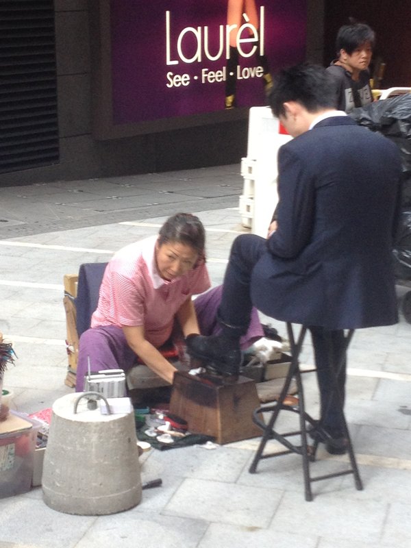 Hong Kong shoe clean
